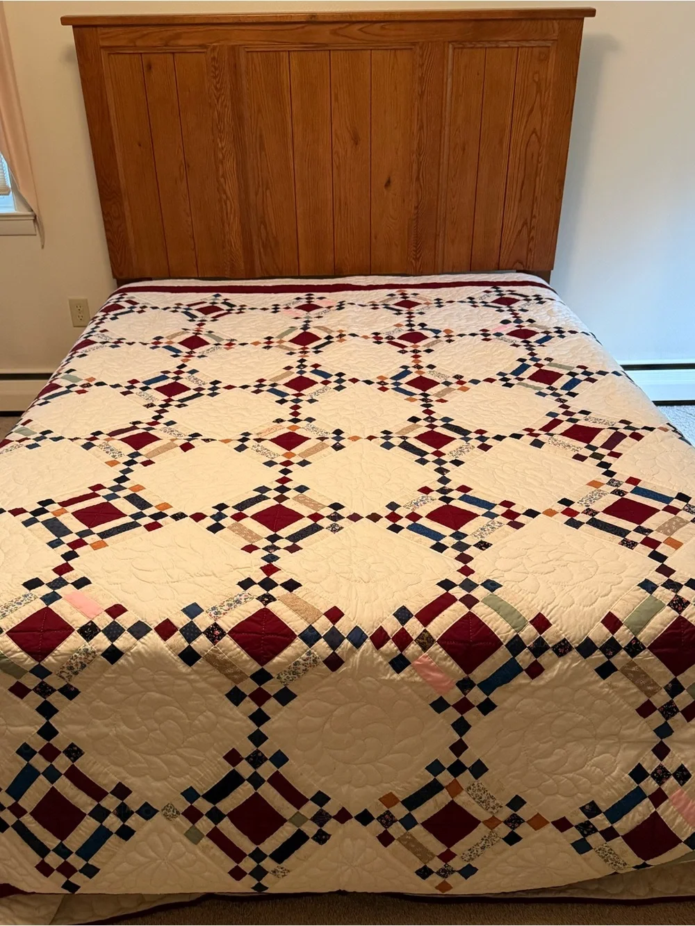 Amish Heirloom Diamond Quilt King/Queen Bedspread in White and Burgundy